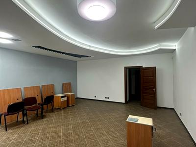 комерційна за адресою Остапа Нижанківського вул., 4а