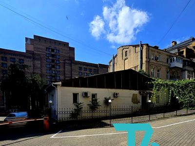комерційна за адресою Саксаганського вул., 38