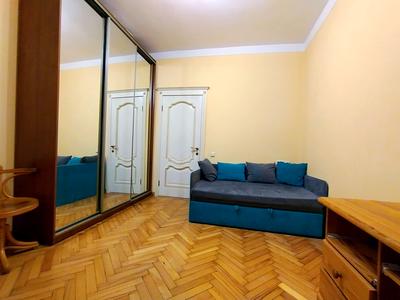 квартира за адресою Івана Світличного вул. (Петровського), 2