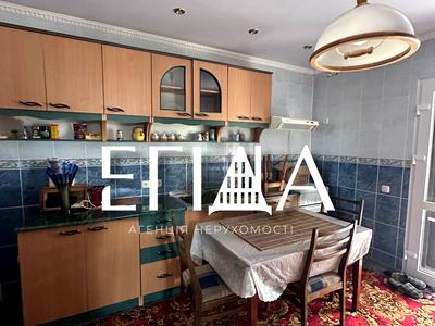 будинок за адресою Каштанова вул., 8