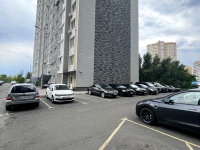 комерційна за адресою Ревуцького вул., 54-Б