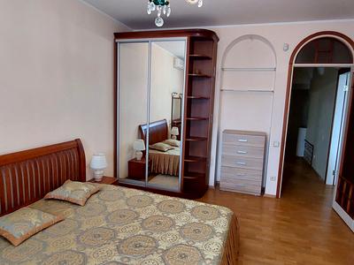квартира за адресою Андрія Верхогляда вул. (Михайла Драгомирова), 4