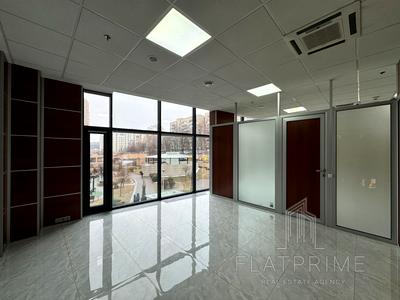 комерційна за адресою Деміївська вул., 33