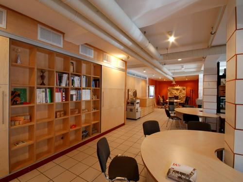 комерційна за адресою Соборна пл. (Жовтнева), 7