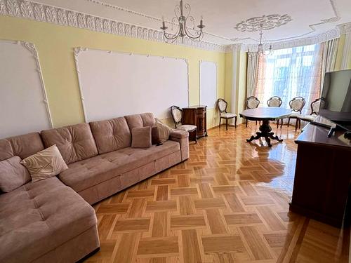 квартира за адресою Авраама Лінкольна вул. (), 6