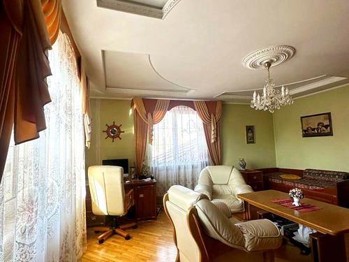 будинок за адресою Молодіжна вул.