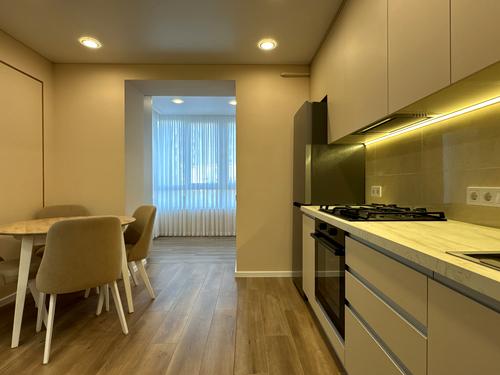 квартира за адресою Домбровського вул., 3в