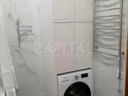 квартира за адресою Дніпровська набережна вул., 1