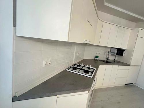 квартира за адресою Раїси Окіпної вул., 8