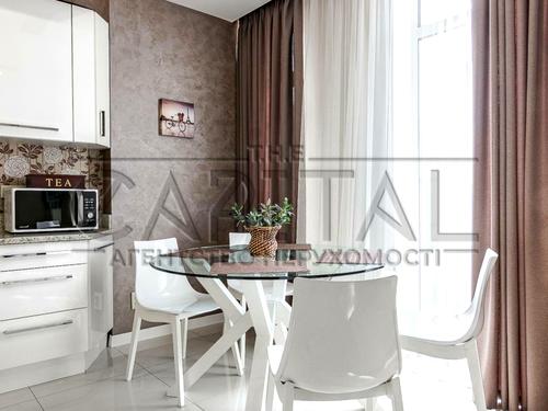 квартира за адресою Регенераторна вул., 4
