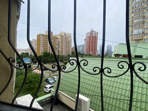 квартира за адресою Анни Ахматової вул., 46