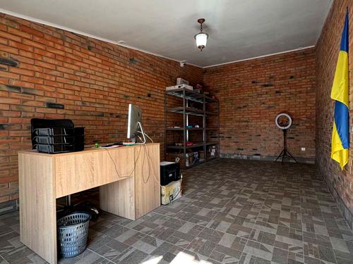 комерційна за адресою Автолюбителів вул., 1