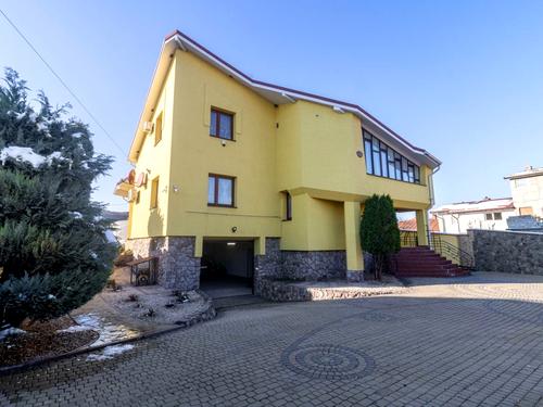 будинок за адресою Івасюка вул., 9