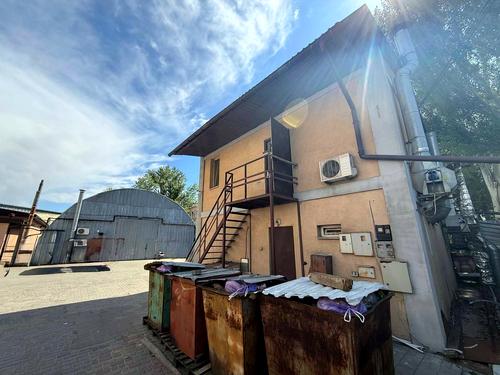комерційна за адресою Універсальна вул., 6