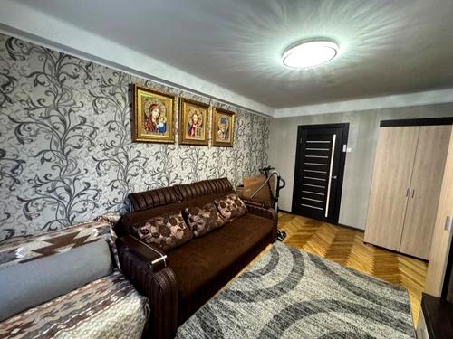 квартира по адресу Строителей ул., 12-Б