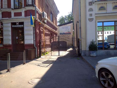 комерційна за адресою Лазаря Глоби вул. (Андрія Фабра), 7