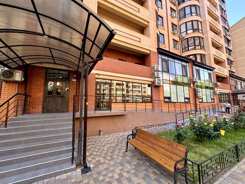 комерційна за адресою Незалежності вул., 8Б