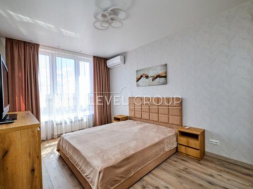 квартира за адресою Набережно-Рибальська вул., 27