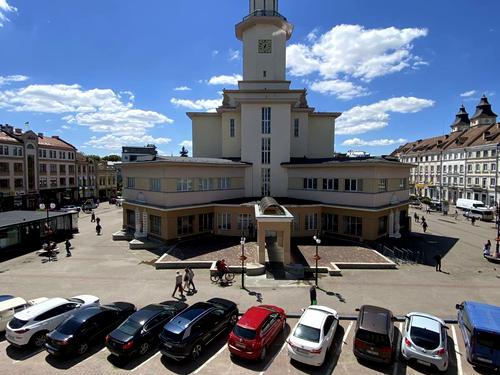 коммерческая по адресу Площа Ринок, 2