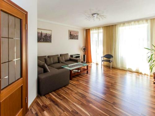 квартира по адресу Театральная ул., 8