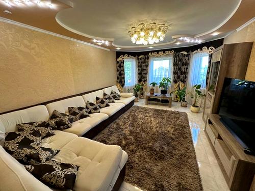 будинок за адресою Героїв Крут вул., 2