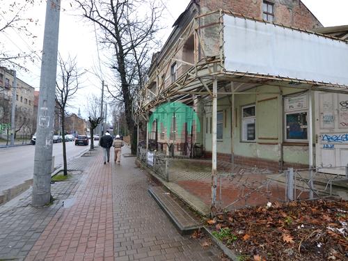 комерційна за адресою Гетьмана Мазепи вул., 104