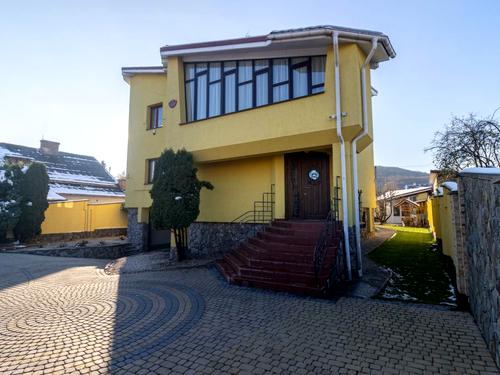 будинок за адресою Івасюка вул., 9