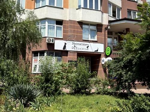 комерційна за адресою Анни Ахматової вул., 32/18