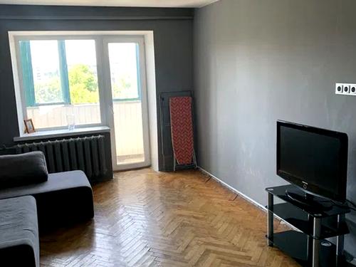 квартира по адресу Строителей ул., 12