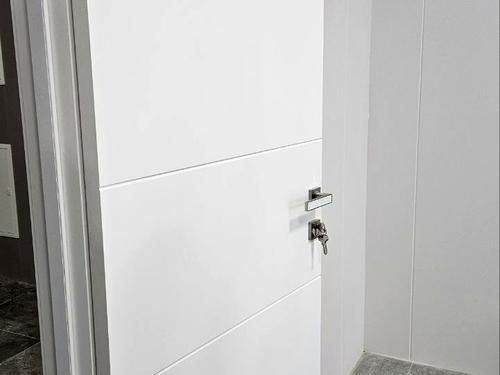 комерційна за адресою Центральна вул., 21-Б