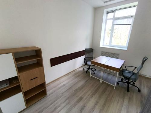 комерційна за адресою Інститутська вул., 28