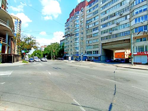 комерційна за адресою Свободи вул., 19