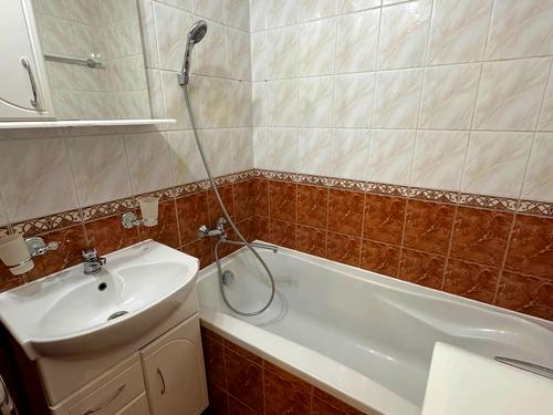 квартира за адресою Автозаводська вул., 81