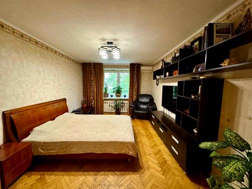 квартира за адресою Межигірська вул., 43