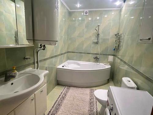 квартира за адресою Раїси Окіпної вул., 8
