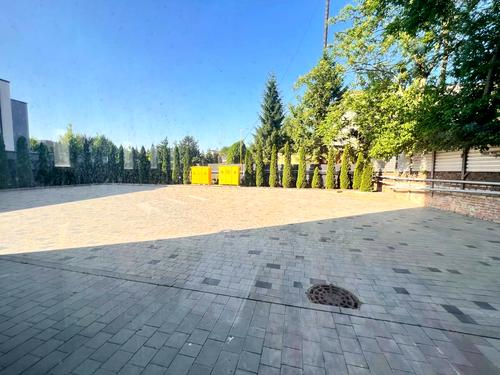 комерційна за адресою Пилипа Орлика просп. (Ілліча), 18