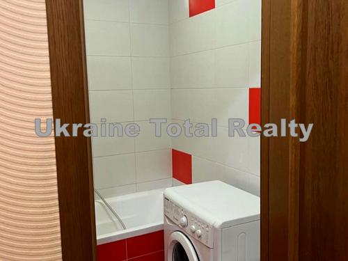 квартира за адресою Анни Ахматової вул., 19