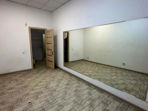 комерційна за адресою Саксаганського, 45
