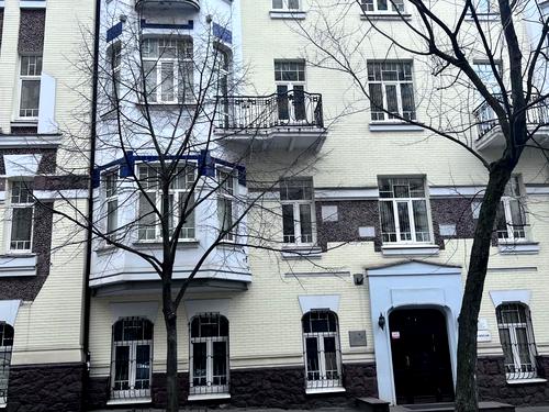 комерційна за адресою Олеся Гончара вул., 65-А