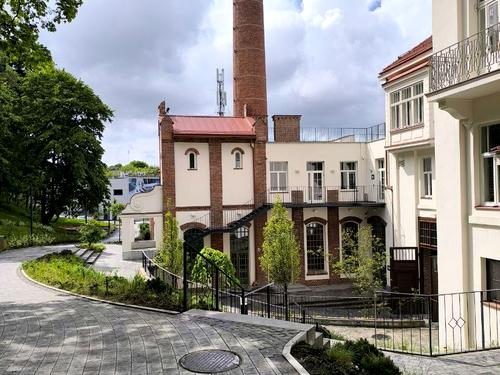 коммерческая по адресу Витовского ул. (Дзержинского), 57