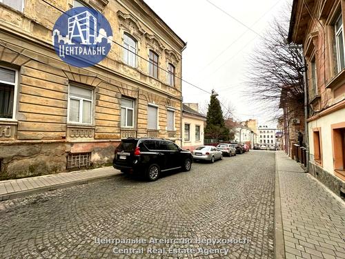 комерційна за адресою Товстого вул., 9