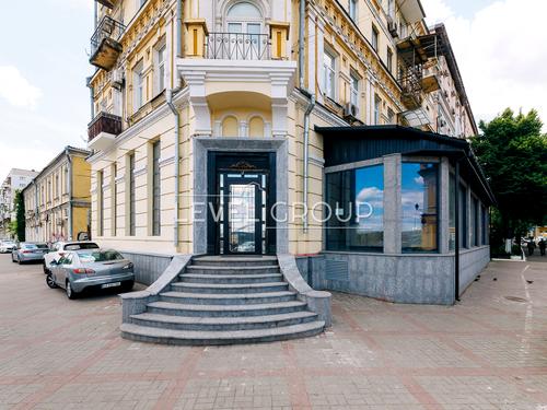 комерційна за адресою Набережно-Хрещатицька вул., 15-17/18
