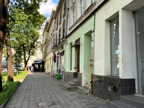комерційна за адресою Князя Ярослава Осмомисла пл., 10