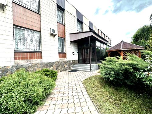 комерційна за адресою Металургів вул., 4