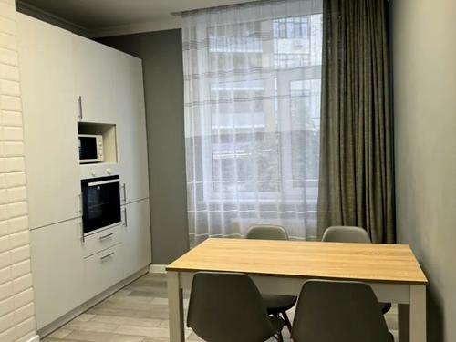 квартира за адресою Юнацька вул., 10