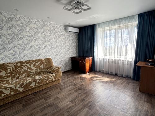 квартира за адресою Універсальна, 27
