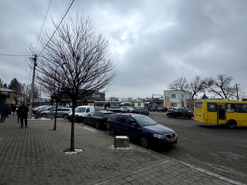 комерційна за адресою Відродження, 1