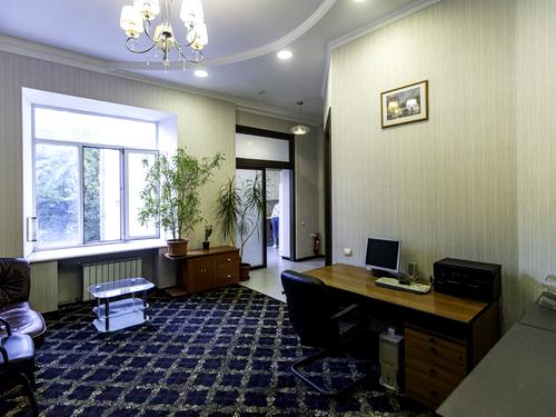 комерційна за адресою Рогнідинська вул., 3