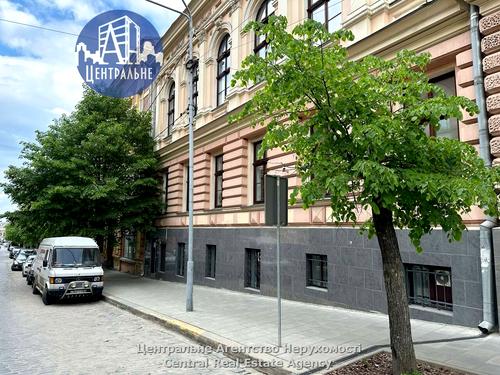 комерційна за адресою Івана Франка вул., 11