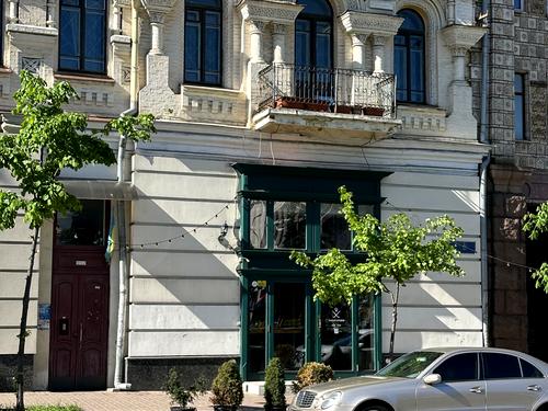 комерційна за адресою Академіка Городоцького, 4